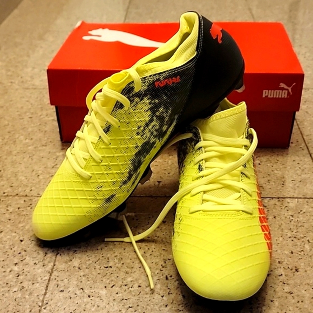 NWT PUMA Neon Yellow and Orange Laced Soccer Football Cleats Men's 11